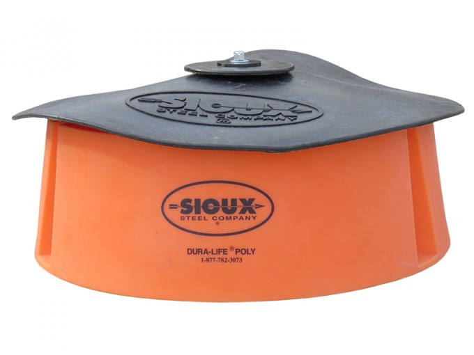 ground mineral feeder with a closed flap