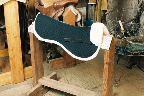 sheepskin saddle pad with only the pommel roll