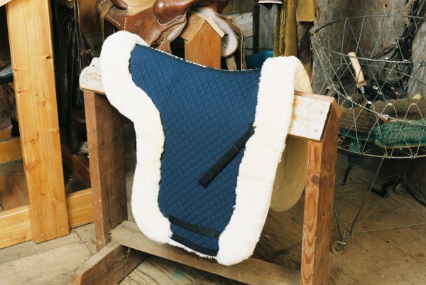 sheepskin saddle pads with fully rolled edges