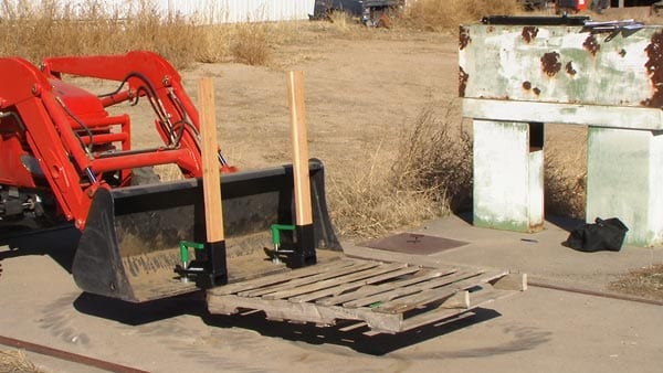 heavy duty clamp on pallet forks lifting a pallet