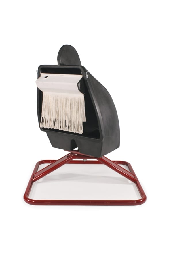 upright mineral feeder with face mop