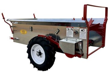 Left rear picture of the manure spreader