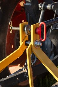 Box Blade Pin Connection